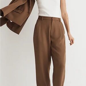 Madewell Petite Pleated Tapered-Leg Pants in Easygoing Crepe